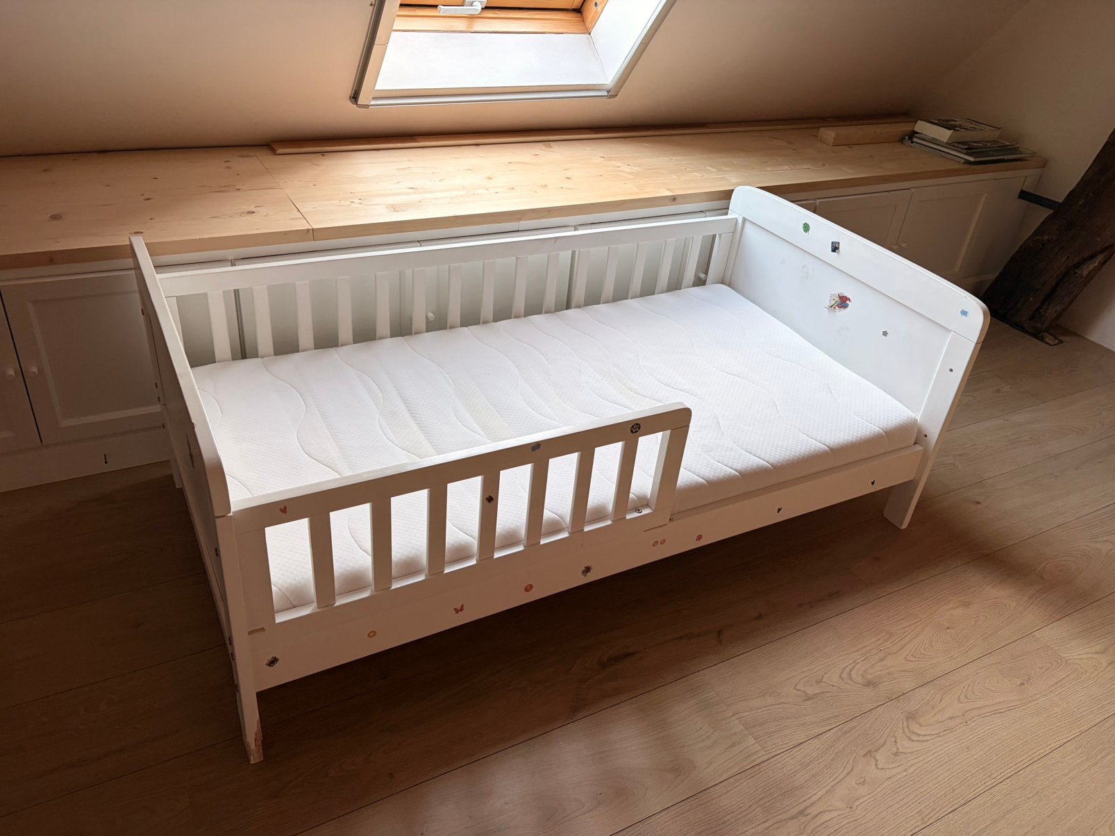Peuter bed wit met matras - gratis af te halen, Kinderen en Baby's, Ophalen, Gebruikt, 70 tot 85 cm, 140 tot 160 cm