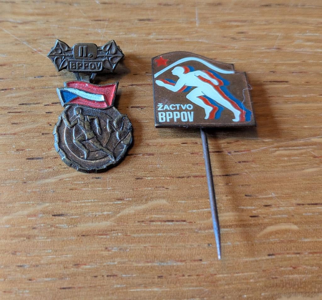 Vintage Tsjechische sport speldjes., Verzamelen, Speldjes, Pins en Buttons, Ophalen of Verzenden, Gebruikt, Sport