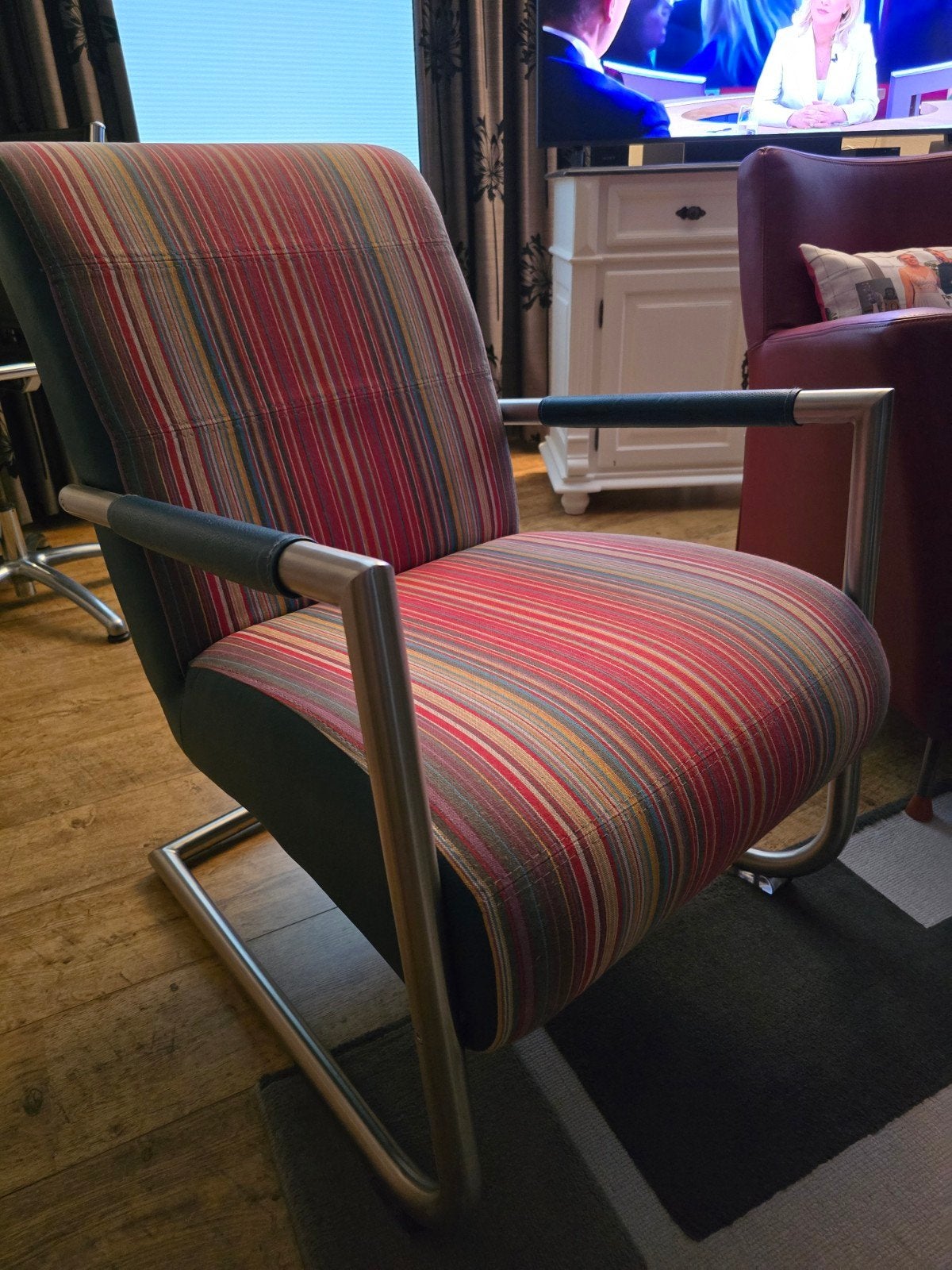 Fleurige, moderne look fauteuil, Huis en Inrichting, Ophalen, Minder dan 75 cm, Kunststof, Eigentijds vintage