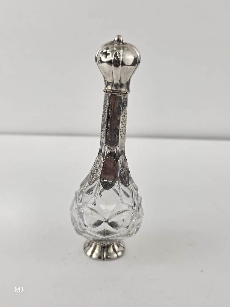 Parfumflesje met zilveren dop                            D39, Gebruikt, ., Ophalen of Verzenden, .