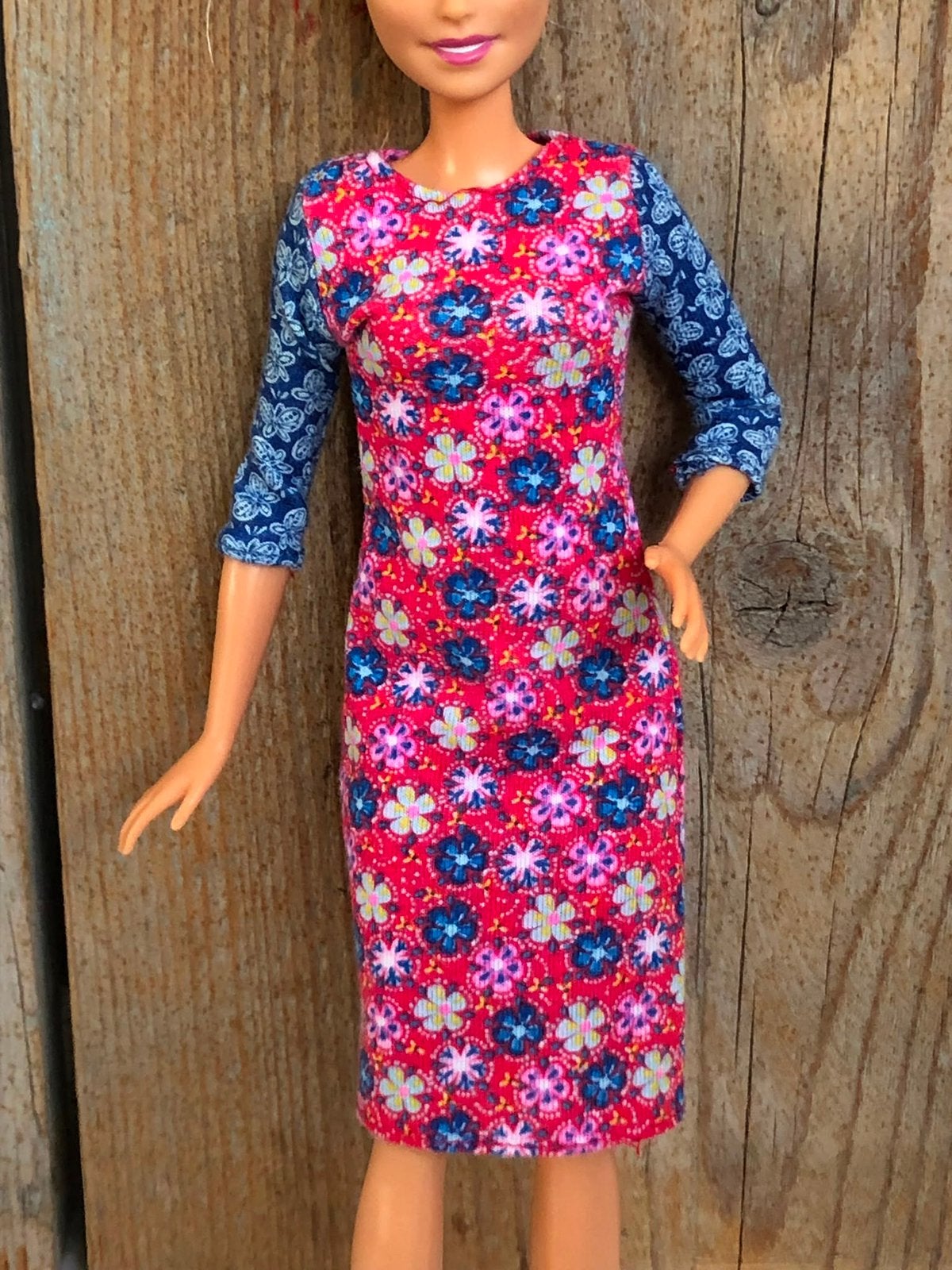 Rood wit blauw bloemen jurk voor Barbie, Ophalen of Verzenden, Zo goed als nieuw, Barbie