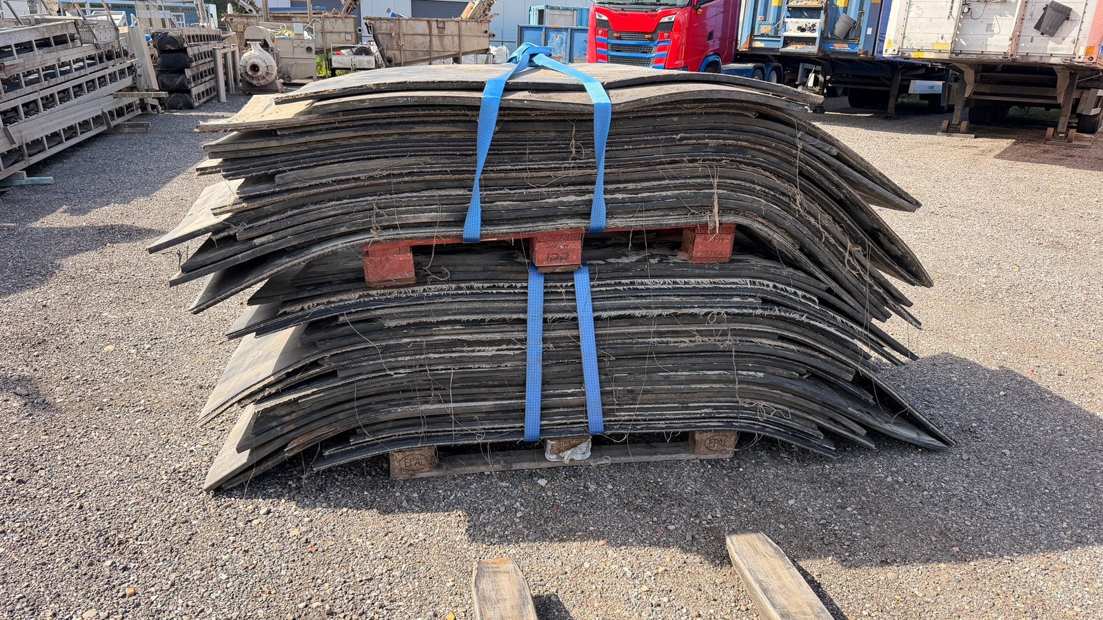 Rubber matten, Stalling, 4 paarden of pony's of meer