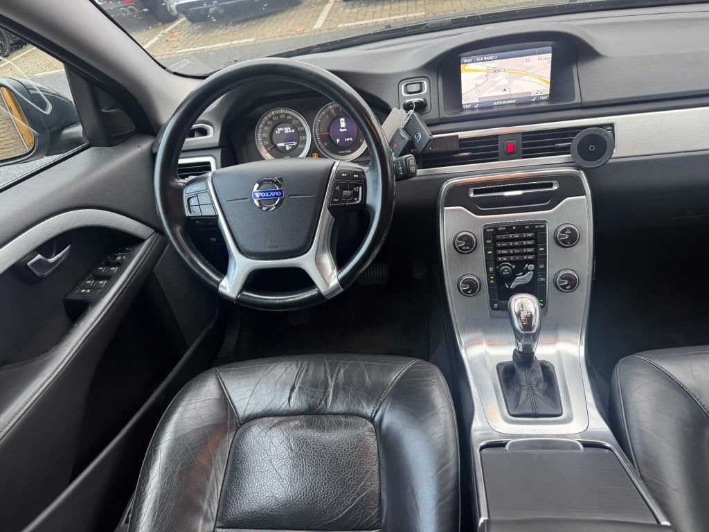 Volvo V70 2.0 D4 Summum LEER Nette Auto Goed Onderhouden APK, Auto's, Volvo, Euro 5, Gebruikt, 1984 cc, 163 pk