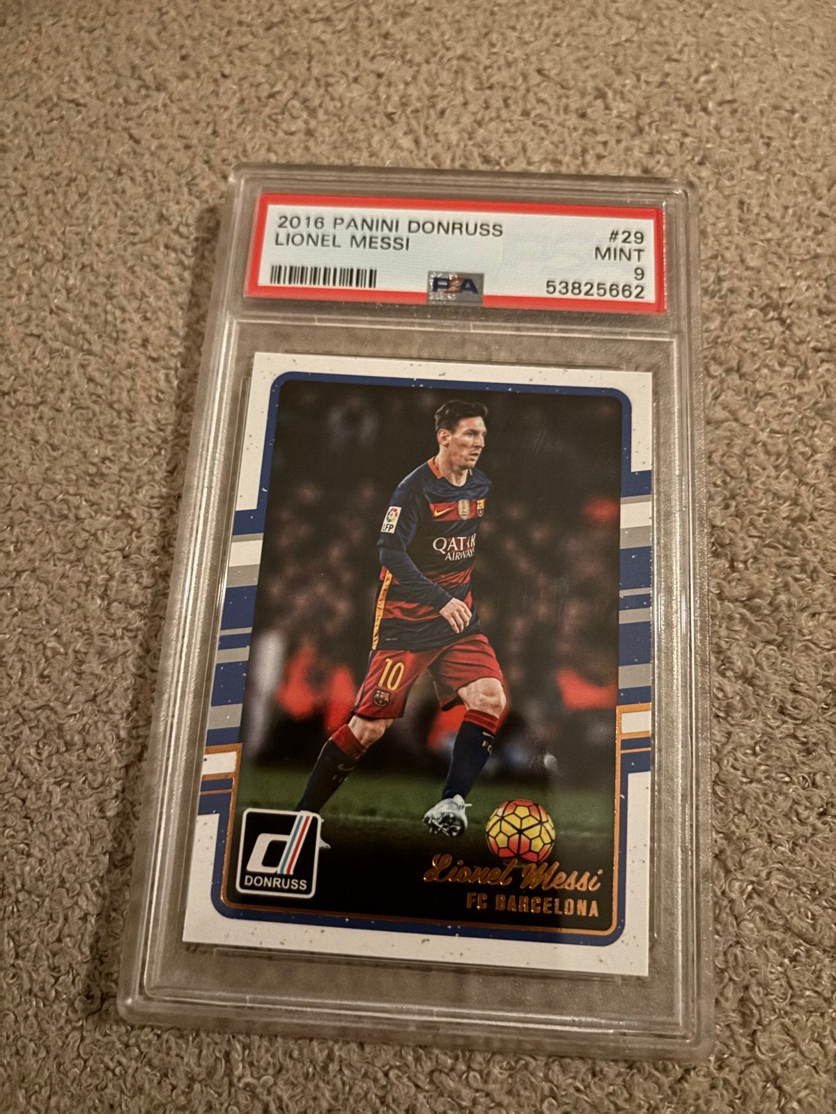 2016 Panini Donruss Lionel Messi PSA 9 Mint Voetbal Spelersk, Verzamelen, Ophalen of Verzenden, Zo goed als nieuw, Buitenlandse clubs