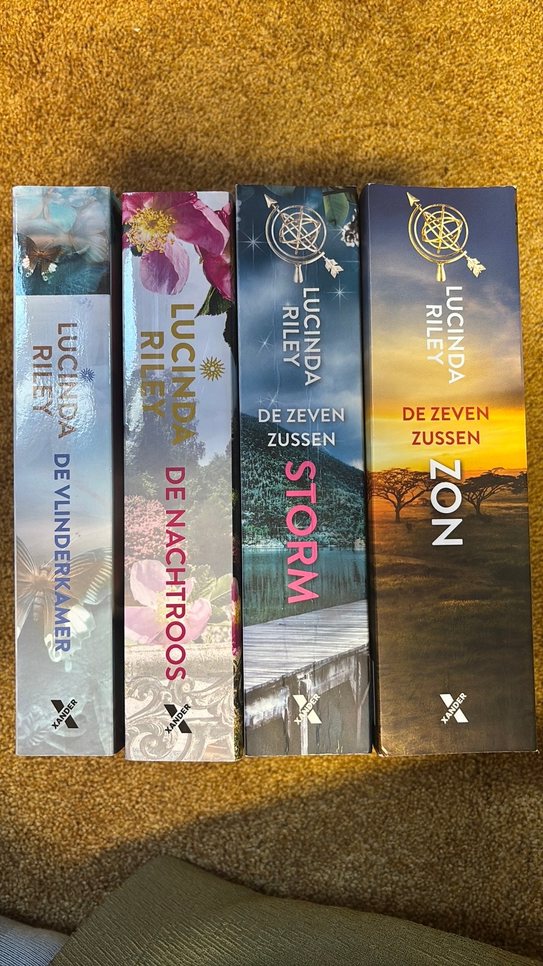 Lucinda Riley 4x - Zon, Storm, Vlinderkamer, Nachtroos, Boeken, Ophalen of Verzenden, Gelezen, Nederland