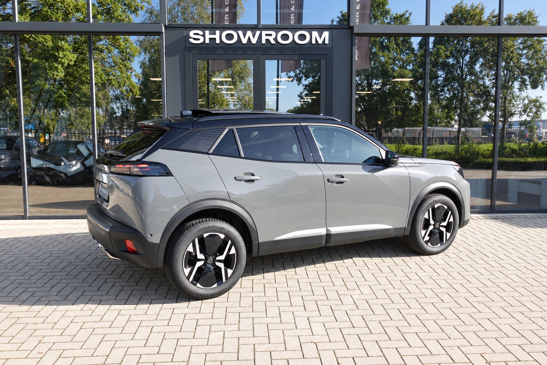 Peugeot 2008 1.2 Hybrid 136 GT PANO KEYLESS 360, 136 pk, Gebruikt, Zwart, 1199 cc