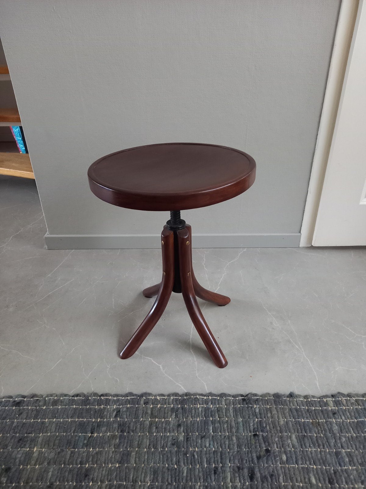 Verstelbare houten kruk - Piano kruk / bijzettafel, Antiek en Kunst, Ophalen