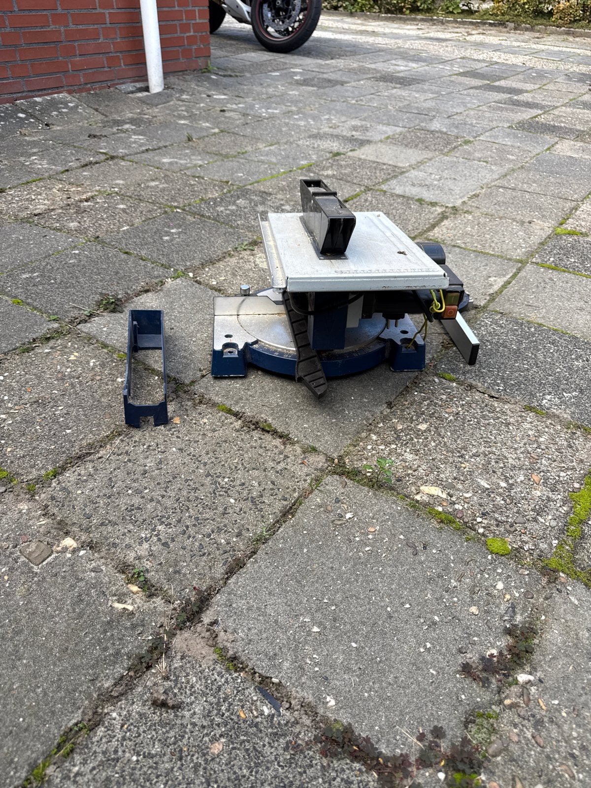 Gebruikte afkortzaag - Ideaal voor diverse zaagklussen, Ophalen, Gebruikt, 600 tot 1200 watt, Afkortzaag