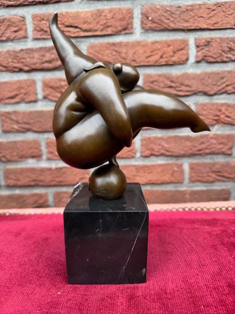 balancerende gezette dame, brons en marmer, Ophalen of Verzenden, Brons