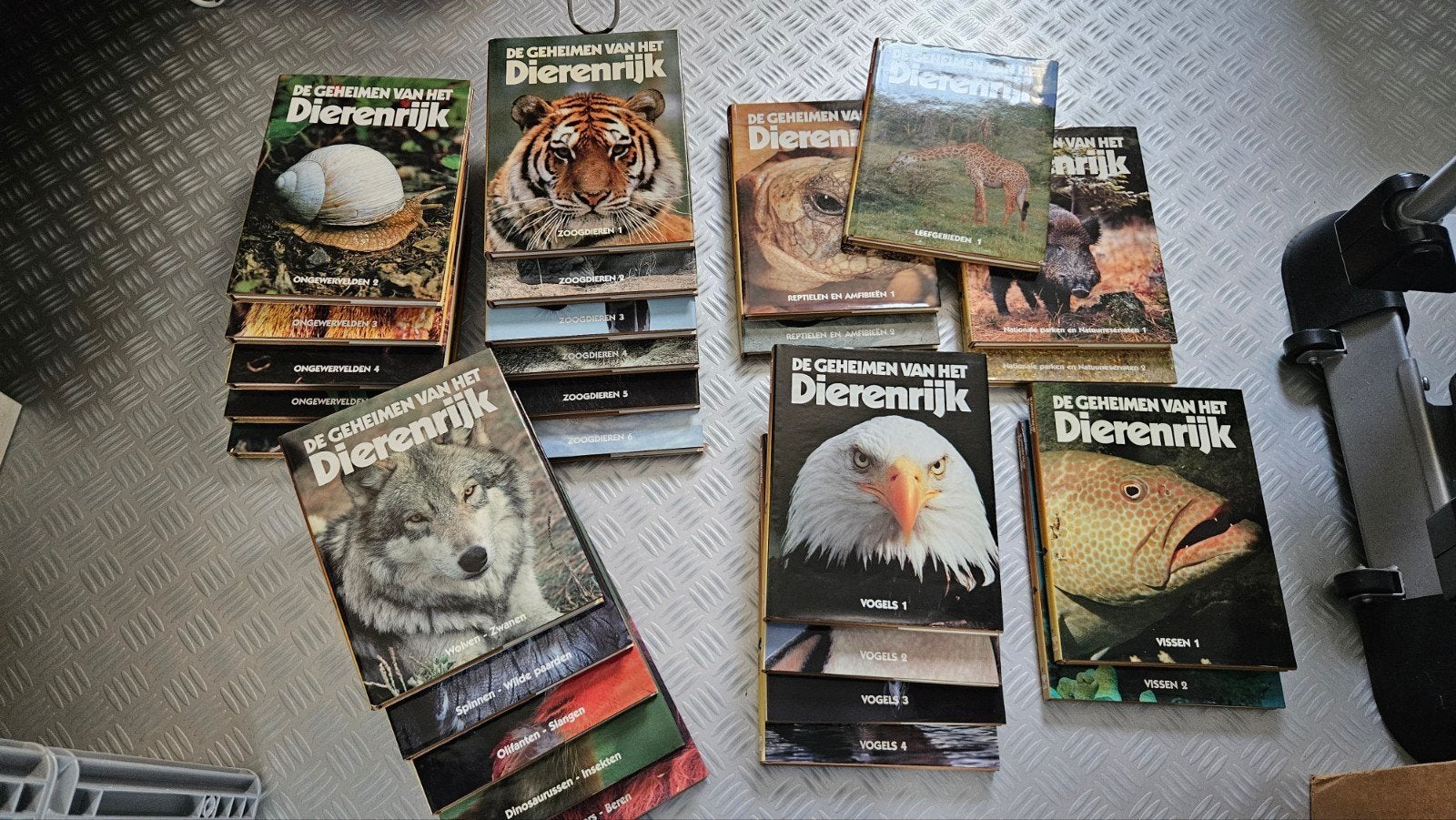 Natuur encyclopedie De geheimen van het dierenrijk 27 boeken, Ophalen, Complete serie, Zo goed als nieuw, Dieren