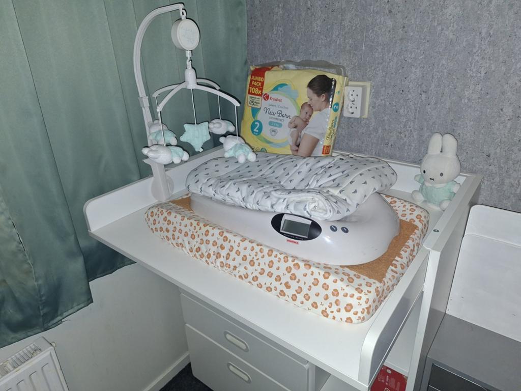 commode ledikantbedje, Ophalen, Zo goed als nieuw, Jongetje of Meisje