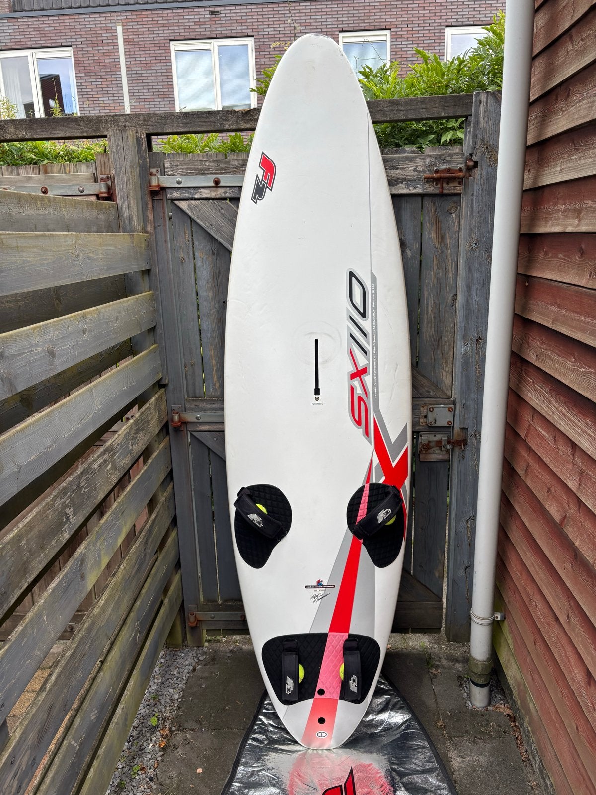 F2 SX 110 windsurf board, Dakine Boardbag 3 tuttlebox vinnen, Watersport en Boten, Ophalen, Gebruikt, Minder dan 250 cm, F2