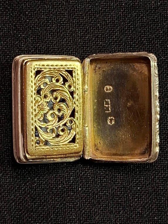 Prachtige zilveren snuifdoos / vinaigrette 327ab170, Verzenden, Zilver