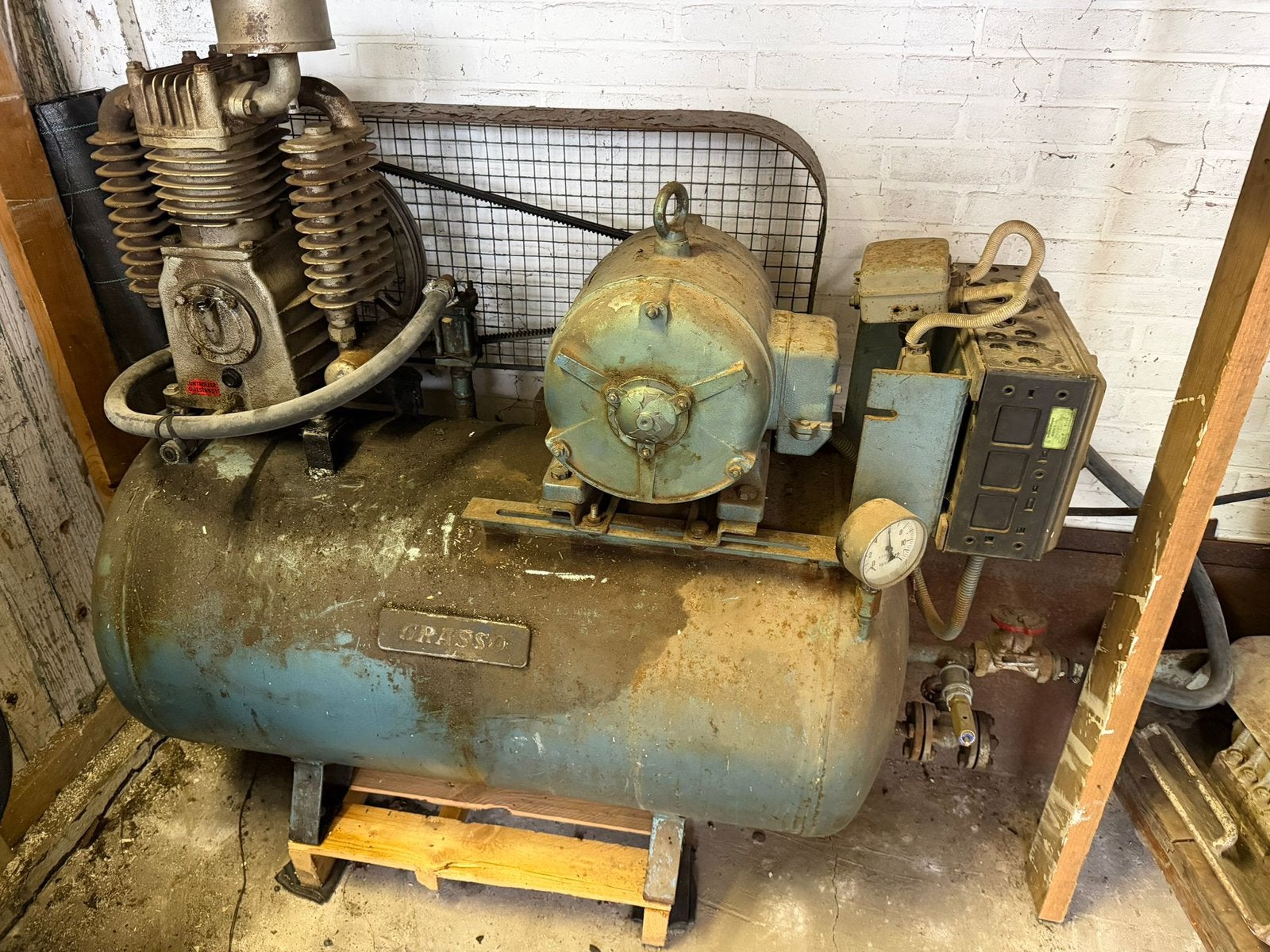 Grote zware compressor 400 volt 5.5kw, Doe-het-zelf en Verbouw, Compressors, Gebruikt, 6 tot 10 bar, 100 liter of meer, 400 tot 800 liter/min