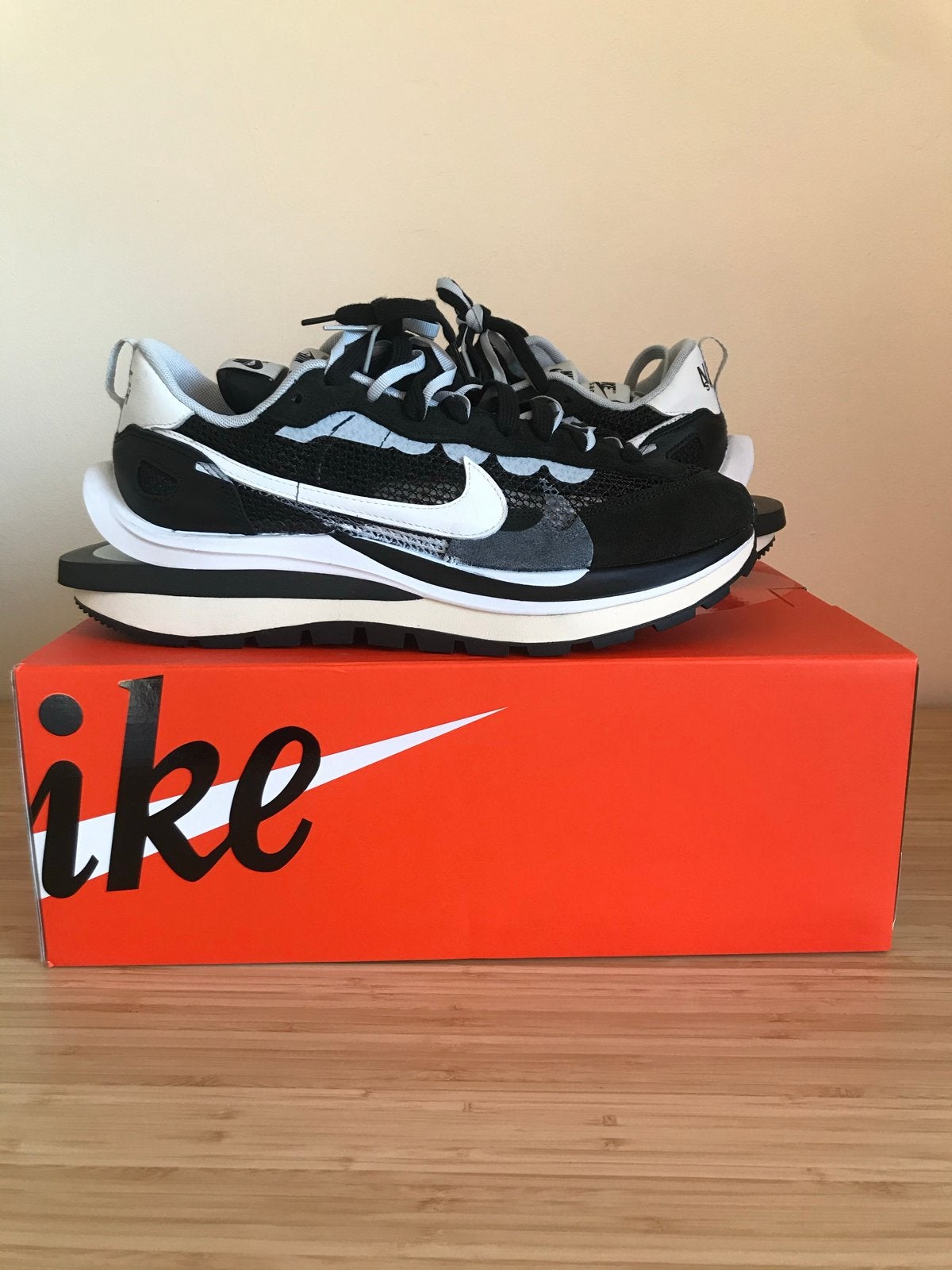 Nike Vaporwaffle x Sacai Black and White maat 45, Zwart, Nieuw, Ophalen of Verzenden, Sneakers of Gympen