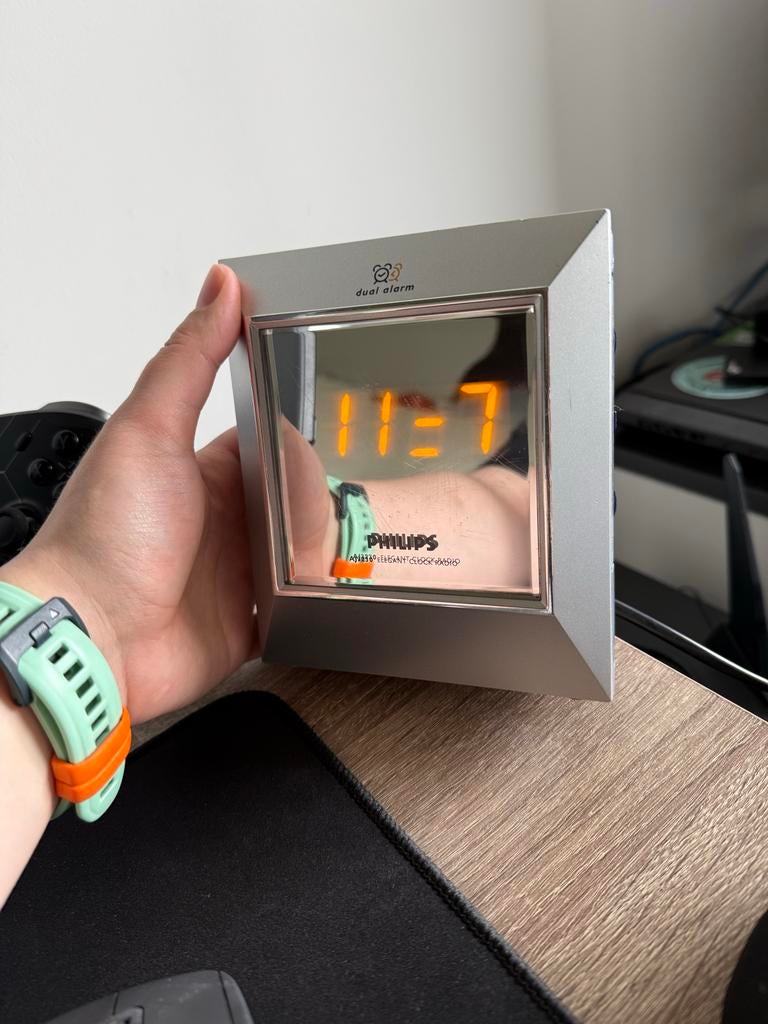 Philips Digitale Wekker met Dubbel Alarm en Radio, Ophalen, Zo goed als nieuw