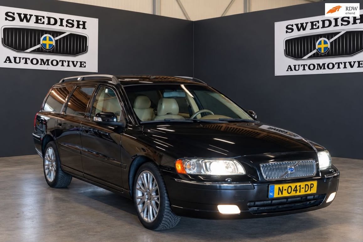 Volvo V70 2.4 170 pk Automaat | Leder | CarPlay | Schuifdak, 1556 kg, Beige, Zwart, 2435 cc