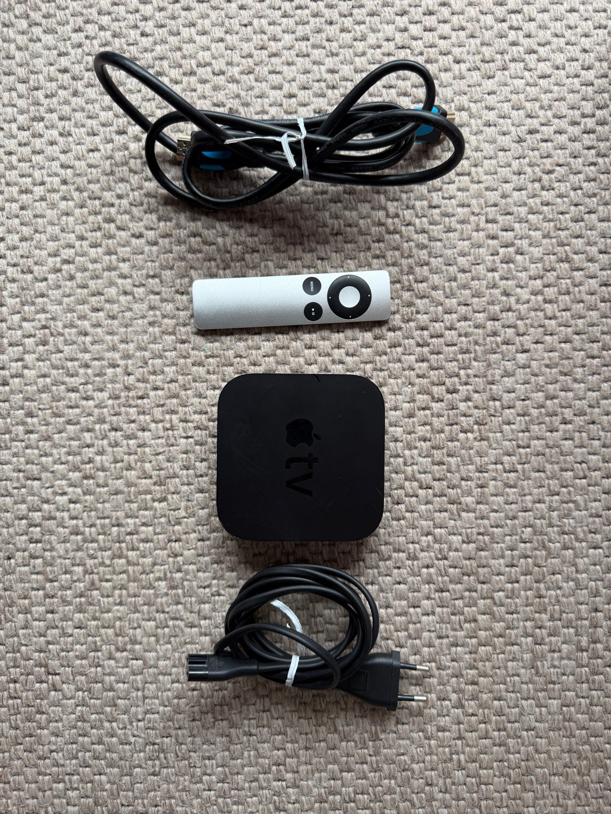 Apple TV met afstandsbediening en kabels, Ophalen of Verzenden, Gebruikt, HDMI, Zonder harde schijf