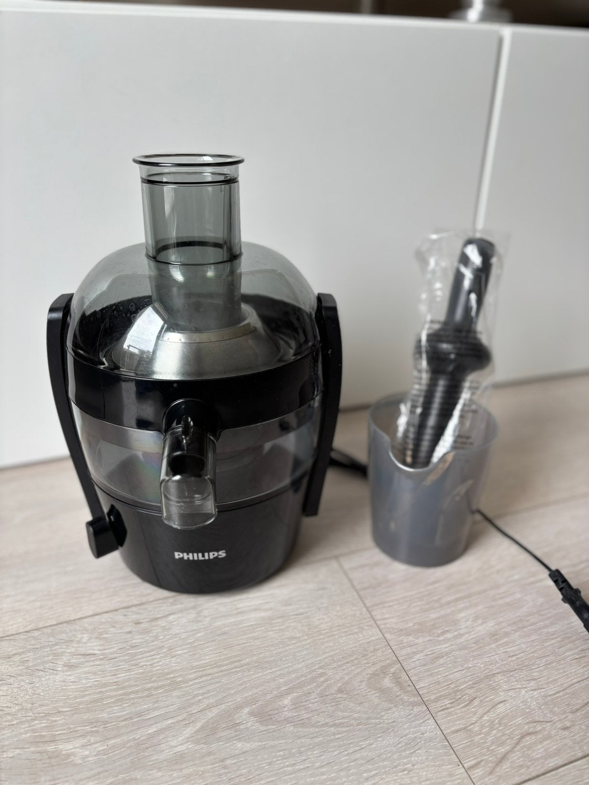 Philips sapcentrifuge zwart HR1832 1x gebruikt, Witgoed en Apparatuur, Juicers, Ophalen of Verzenden, Zo goed als nieuw, Elektrisch