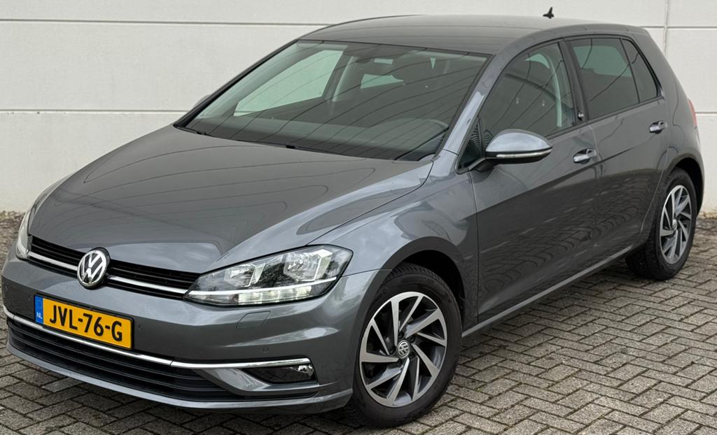 Volkswagen Golf 1.0 TSI 110Pk Sound Edition 5D 2017 Grijs, Auto's, Volkswagen, Voorwielaandrijving, 610 kg, Handgeschakeld, 3 cilinders