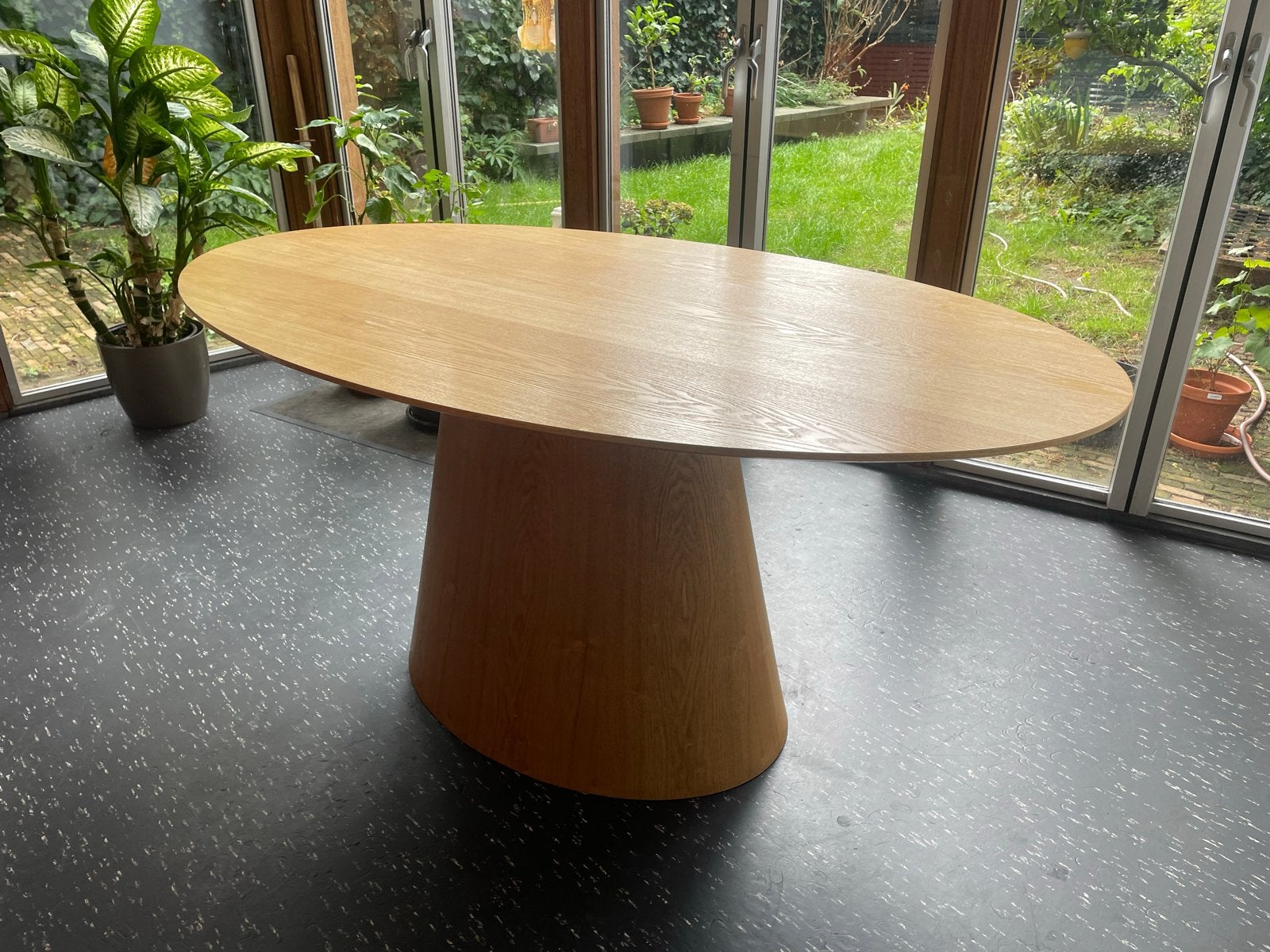 Prachtige ovale houten tafel, Huis en Inrichting, Tafels | Eettafels, Ophalen, 50 tot 100 cm, Zo goed als nieuw, Vijf personen of meer