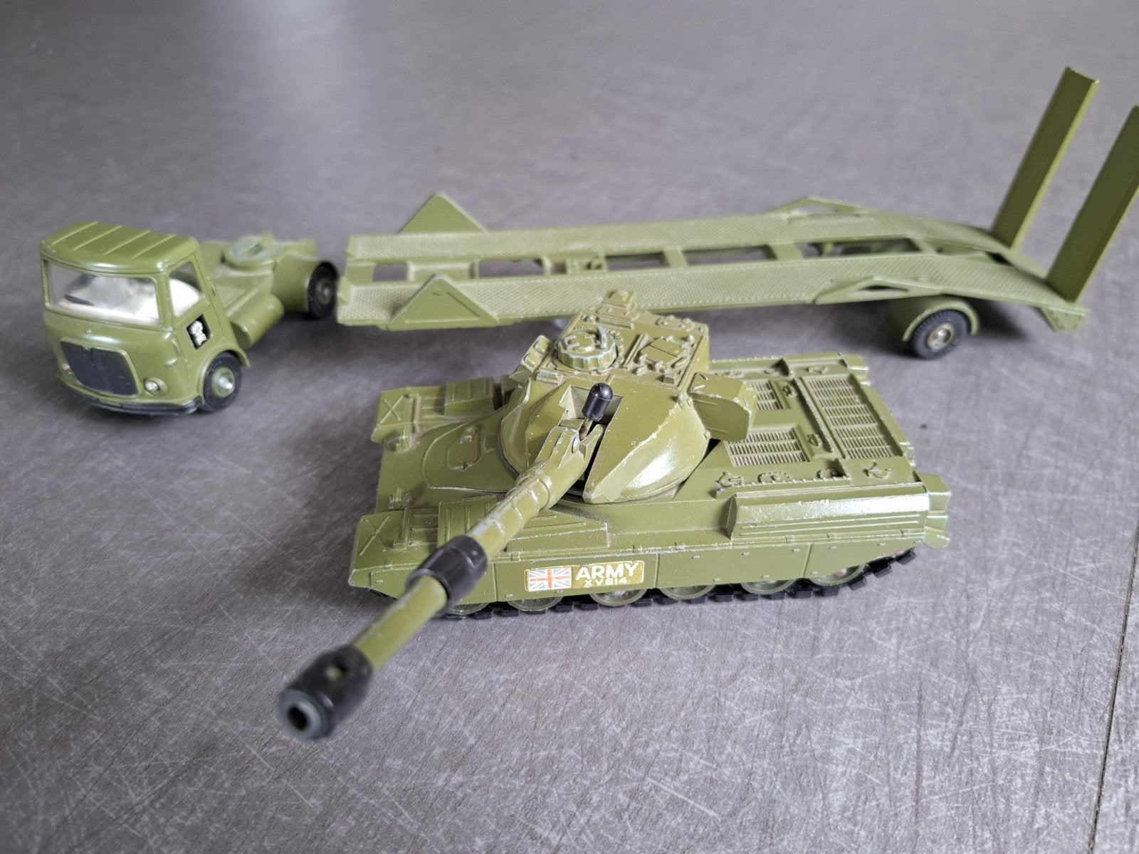 Dinky Toys Chieftain Tank en Transportvoertuig, Ophalen of Verzenden, Gebruikt
