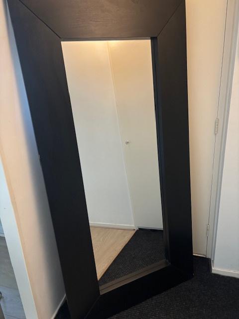 Spiegel donkerbruin dikke rand 94 breed x 190 hoog x 5 diep, Huis en Inrichting, Woonaccessoires | Spiegels, Ophalen, Gebruikt