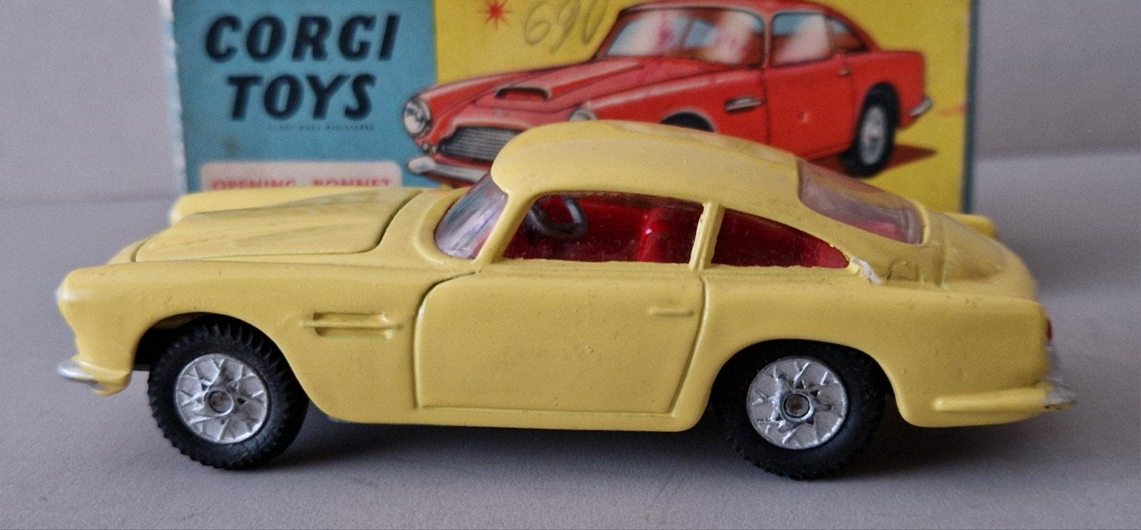 Corgi Toys 218 Aston Martin DB4, Hobby en Vrije tijd, Verzenden, Zo goed als nieuw, Auto, Corgi