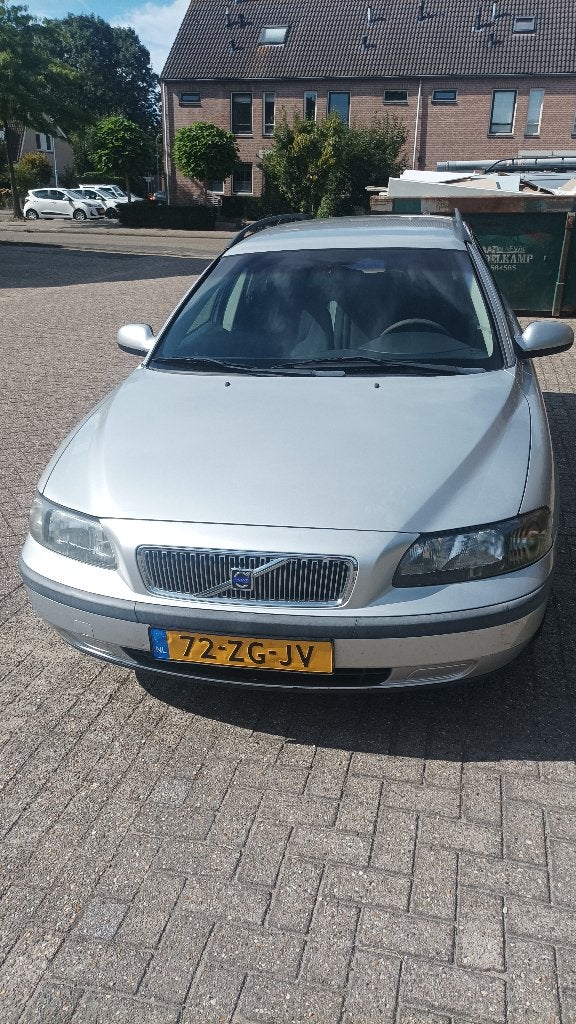 Volvo V70 2.4 170PK 2001 Grijs, Auto's, Voorwielaandrijving, Stof, 1800 kg, Zwart