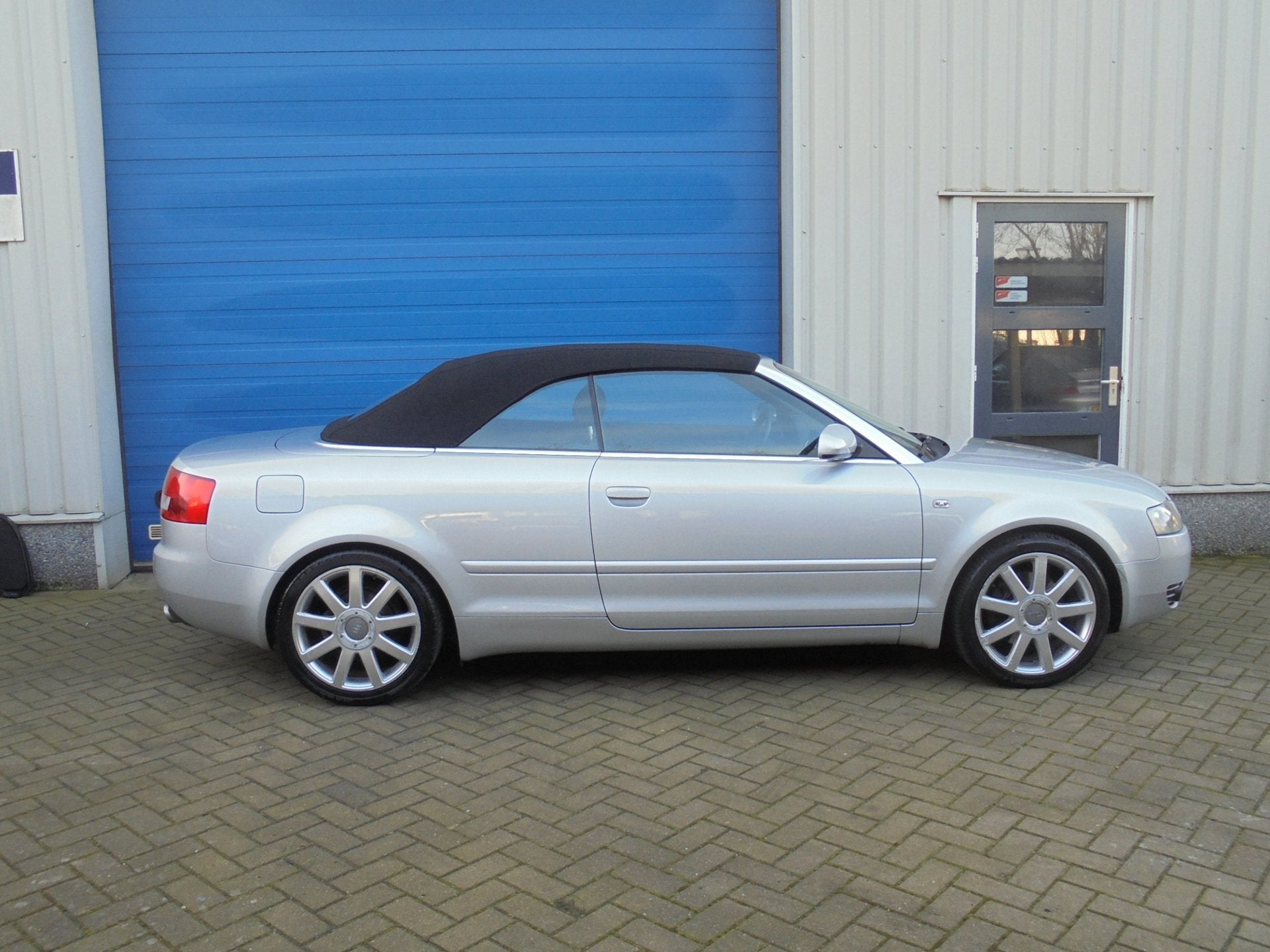 Foto 3 van Audi A4 Cabriolet 2.4 V6 Exclusive TREKHAAK