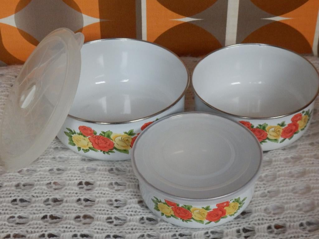 Nest van 3 schalen, 2 met deksel, retro look, Huis en Inrichting, Ophalen of Verzenden, Gebruikt, Overige materialen, Overige typen