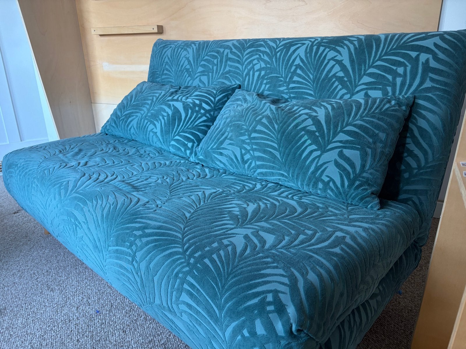 Bedbank met inklapbare pootjes en kussens, zo goed als nieuw, Ophalen, Tweepersoons, Zo goed als nieuw, Groen