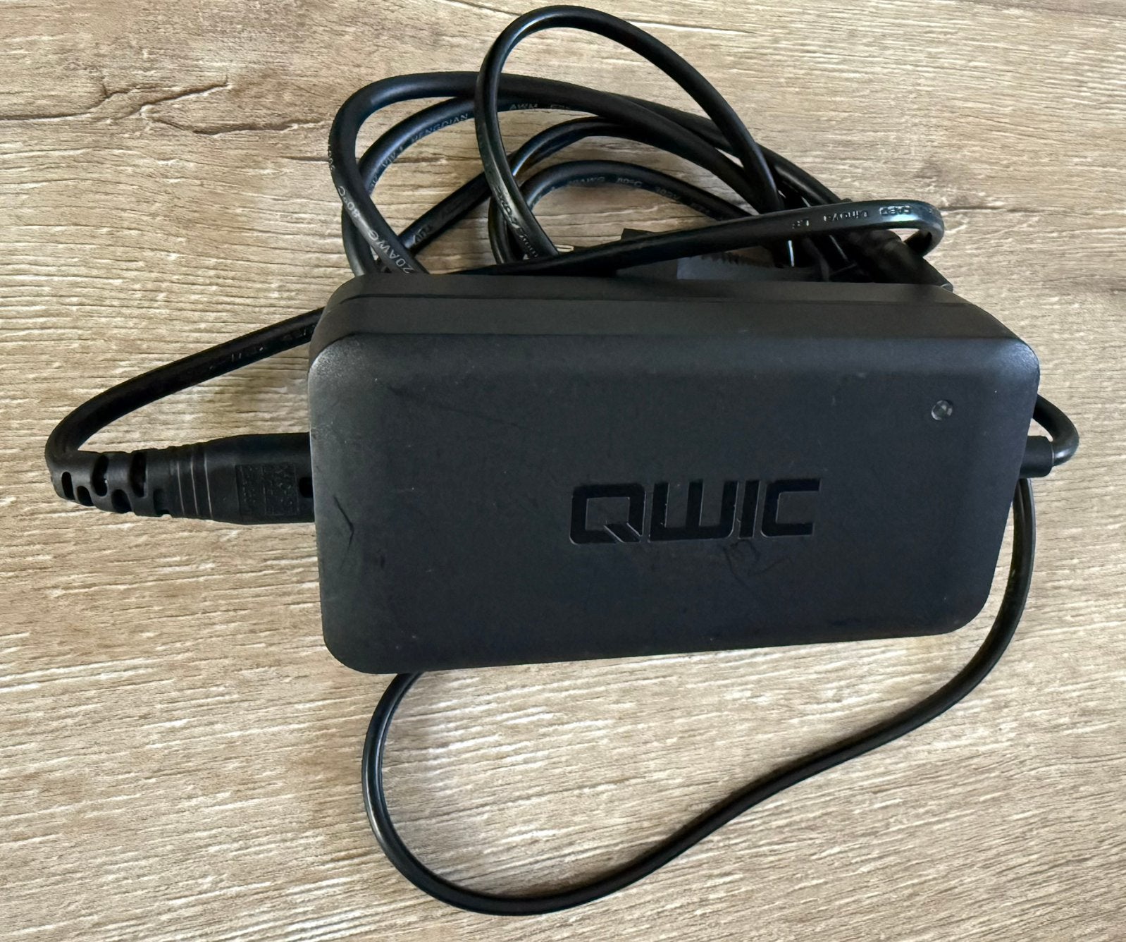 QWIC OPLADER ELEKTRISCH FIETSEN 3 PINS, Ophalen of Verzenden, Zo goed als nieuw