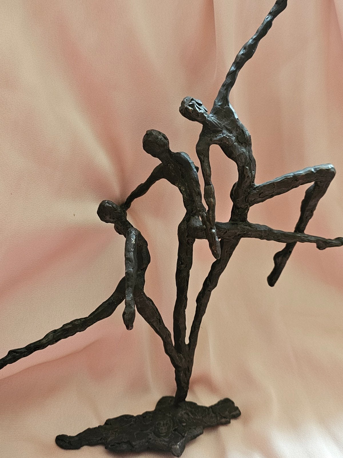 Bronzen beeld 'Presteren' - Dansers op sokkel, Groep mensen, Ophalen of Verzenden, Brons, 20 - 50 cm