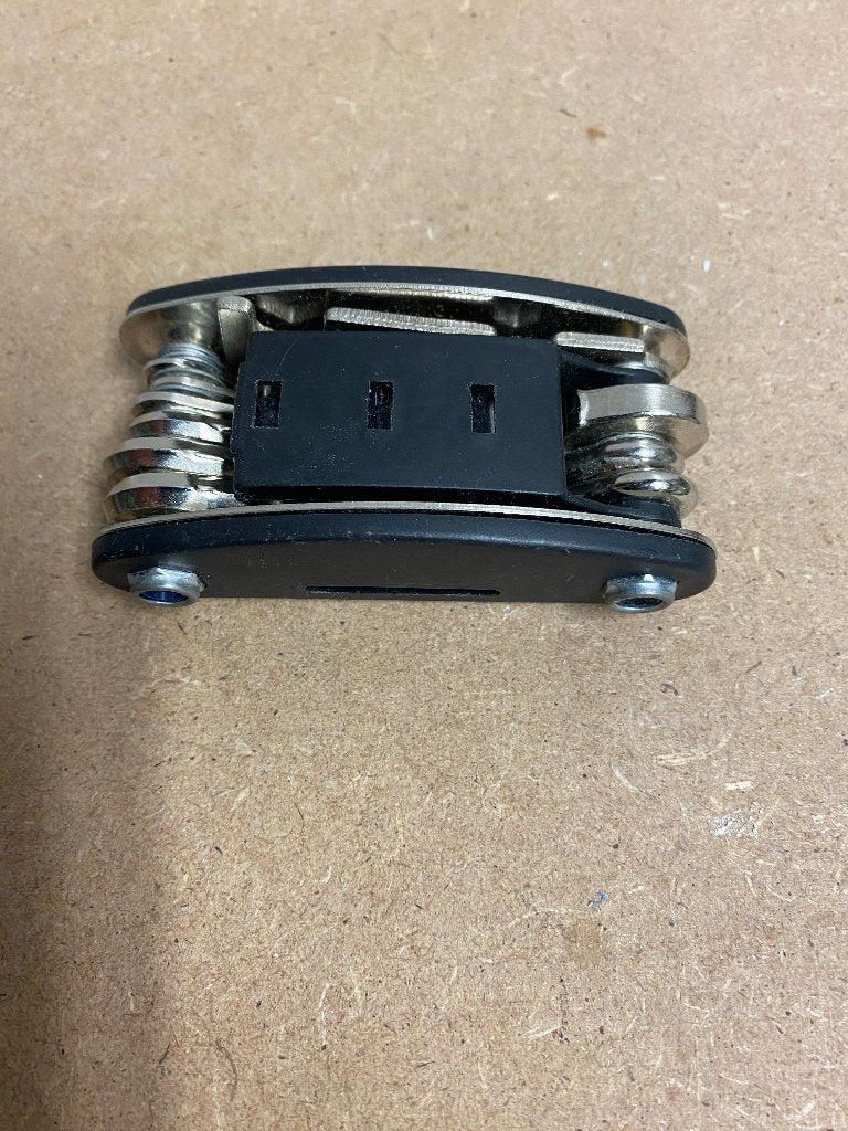 Multitool met diverse functies en doppen, Ophalen of Verzenden, Zo goed als nieuw, Gereedschapsset