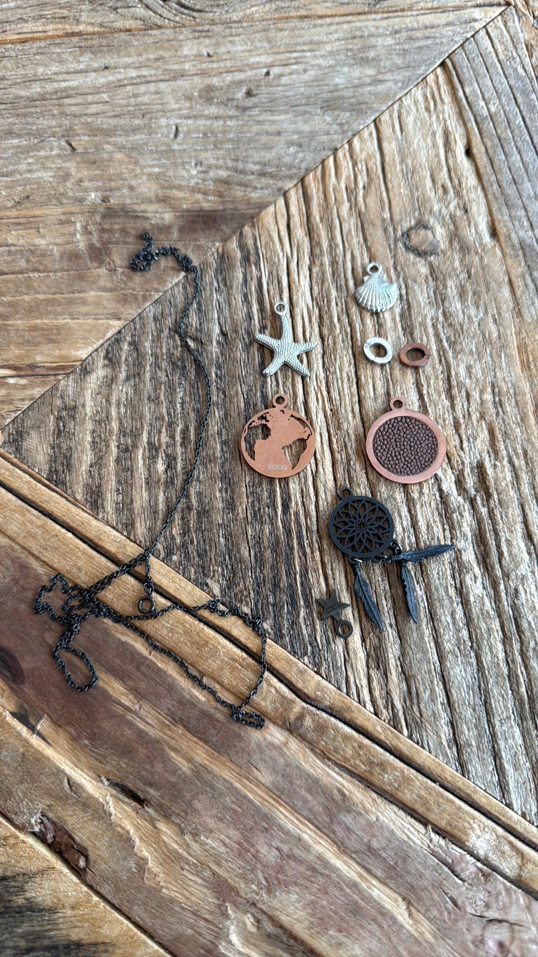 IXXXI ketting met hangertjes, Overige materialen, Verstelbaar, Ophalen of Verzenden, Zo goed als nieuw