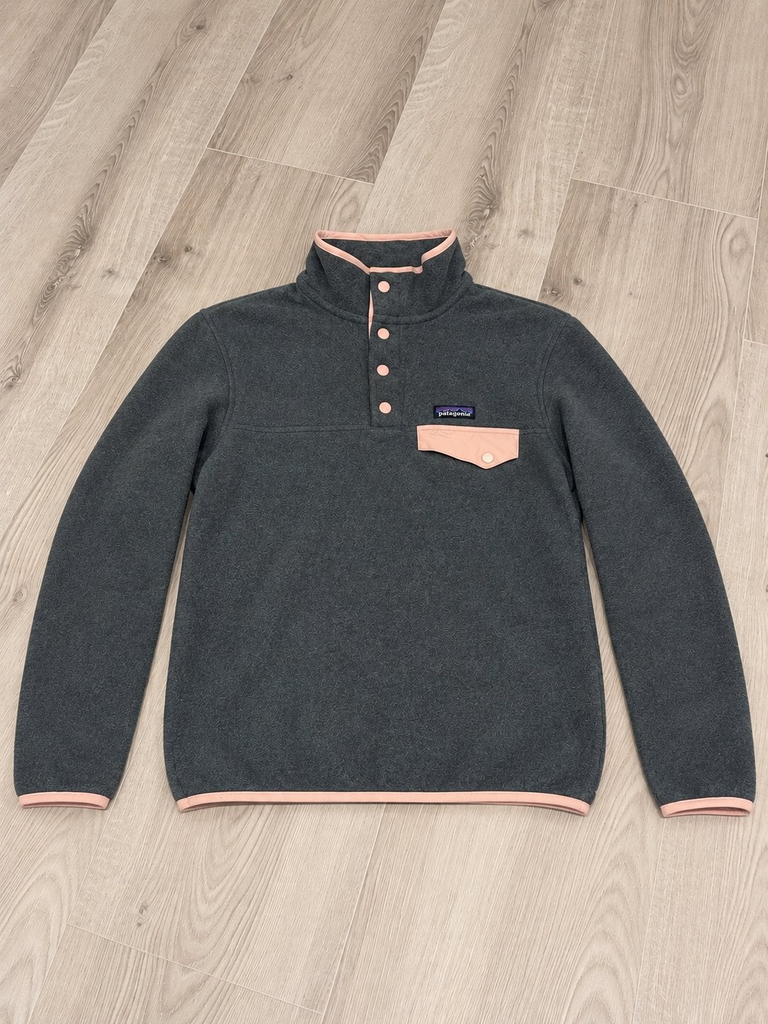 Patagonia Synchilla Snap-T Fleece Grijs/Roze Maat XS, Patagonia Europe Coöperatief U.A., Directsales.europe@patagonia.com, Maat 34 (XS) of kleiner
