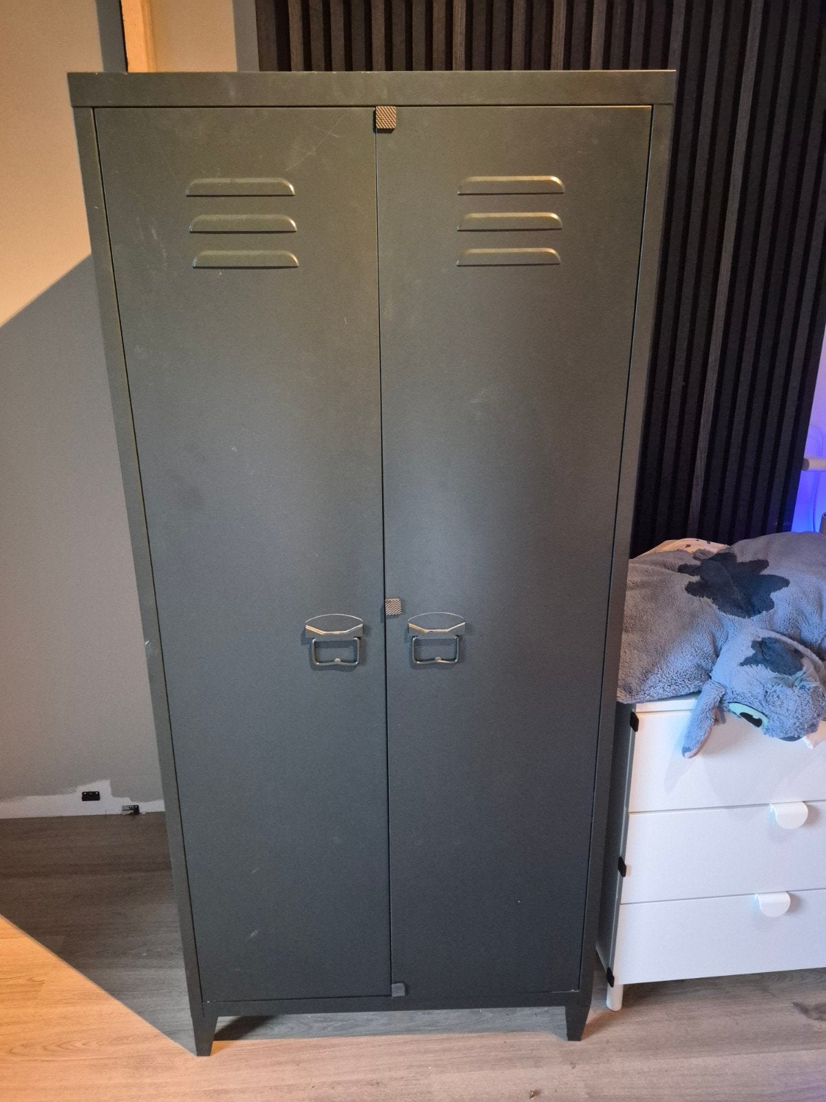 Kledingkast Aluminium - zwart, Ophalen, Met deur(en), Gebruikt, 200 cm of meer