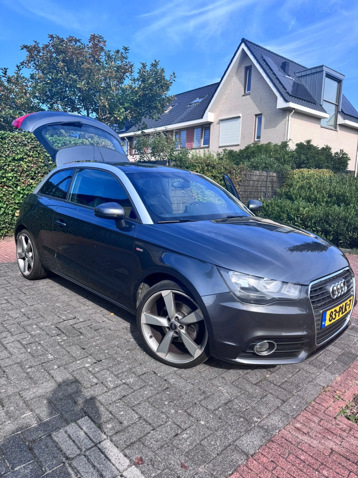 Audi A1 S-tronic automaat S line, A1, Zwart, 4 cilinders, 4 stoelen