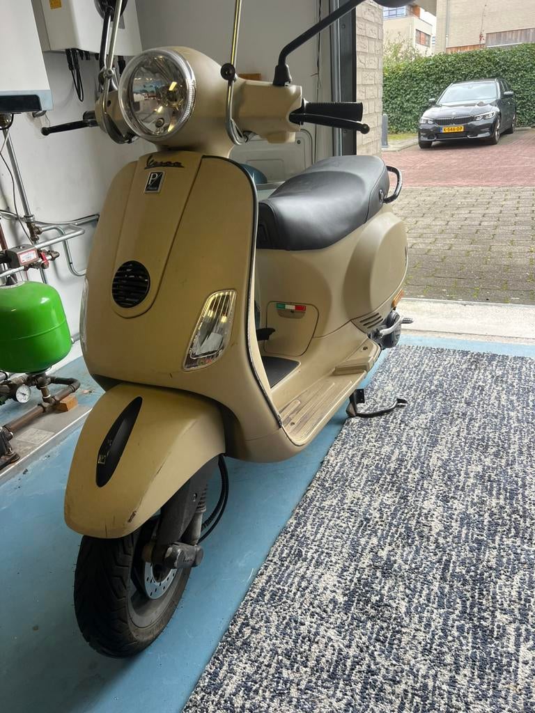 VESPA LX50 - RIJDT GOED - BOUWJAAR 2010, Fietsen en Brommers, Scooters | Vespa, Ophalen, Gebruikt, Maximaal 45 km/u, Benzine