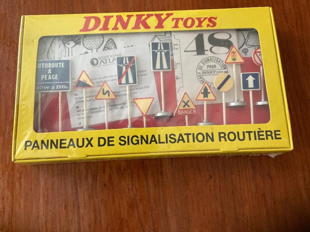 Dinky toys verkeersborden Frankrijk, Hobby en Vrije tijd, Ophalen of Verzenden, Nieuw, Auto, Dinky Toys