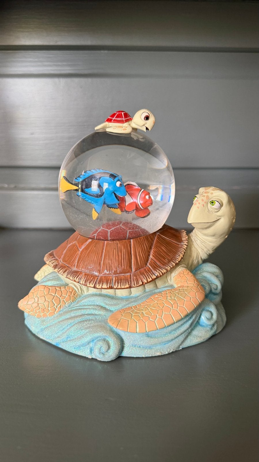Disney Finding Nemo Sneeuwbol snow globe, Verzamelen, Disney, Ophalen of Verzenden, Overige figuren, Zo goed als nieuw, Beeldje of Figuurtje