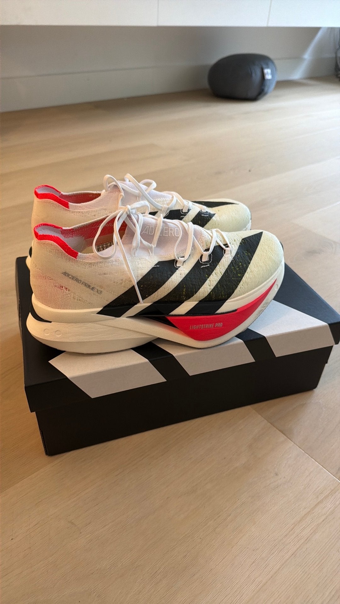 Adizero Prime X3 Strung 43 1/3, Ophalen of Verzenden, Zo goed als nieuw, Zwart, Sportschoenen