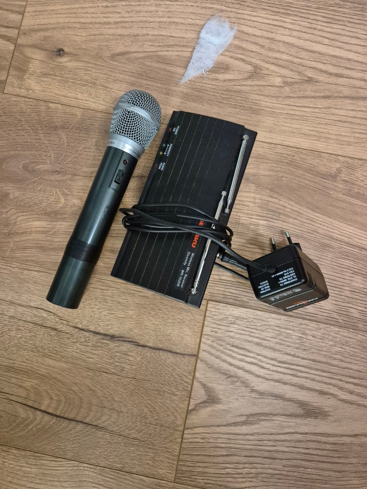 Draadloze microfoon met ontvanger, Ophalen of Verzenden, Gebruikt, Zangmicrofoon, Draadloos