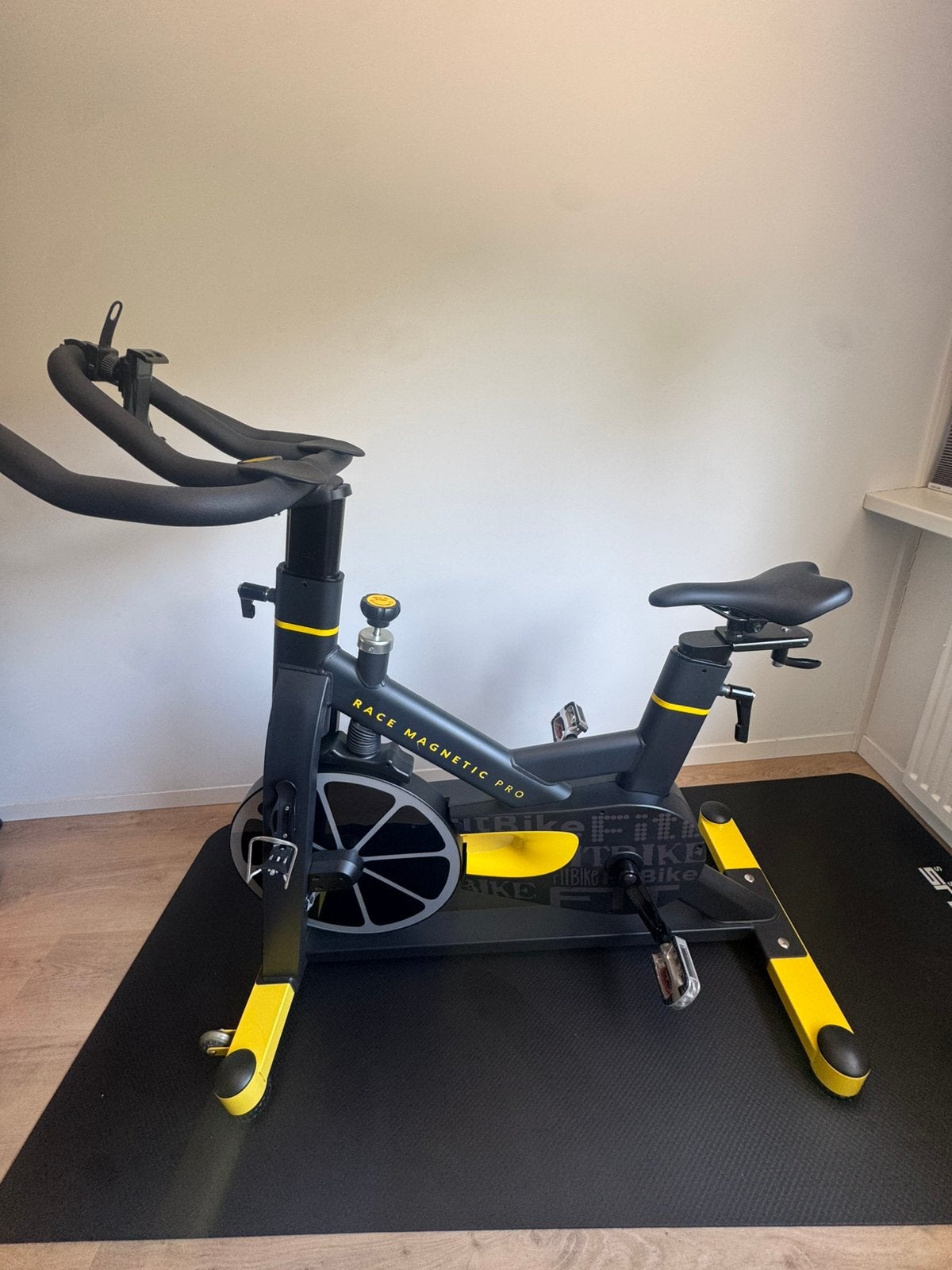 FitBike Race Magnetic Pro, Sport en Fitness, Ophalen, Zo goed als nieuw, Spinningfiets