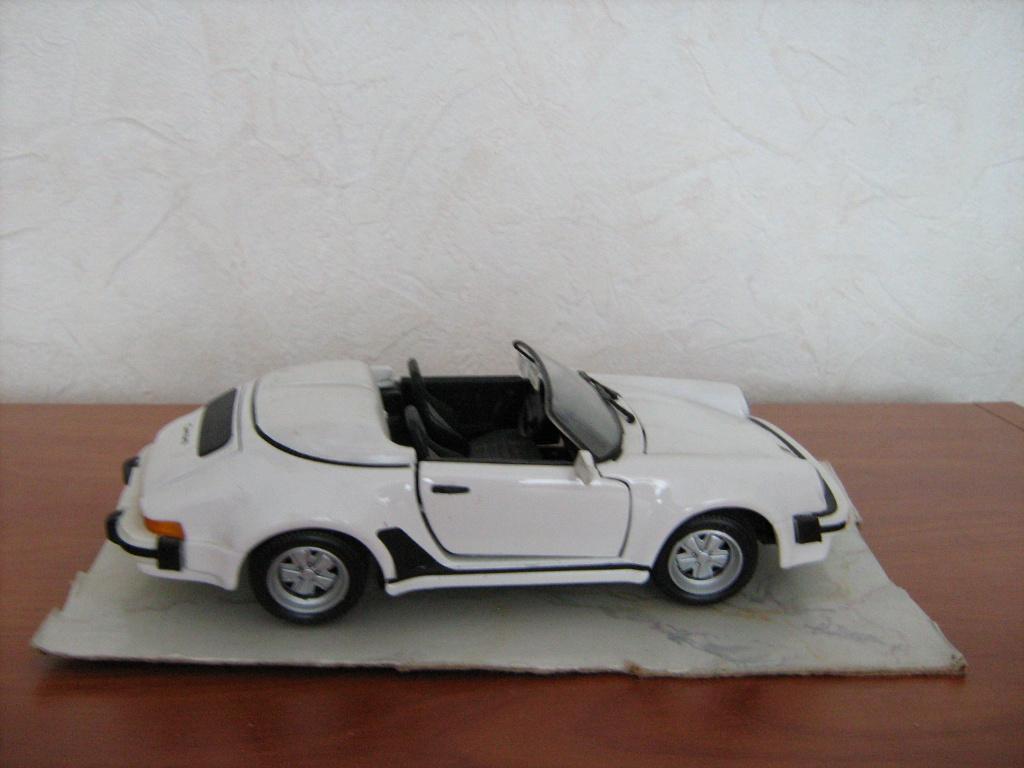 Porsche 911 Speedster, Maisto,   Schaal 1:24, Hobby en Vrije tijd, Modelauto's | 1:24, Ophalen of Verzenden, Gebruikt, Auto, Maisto