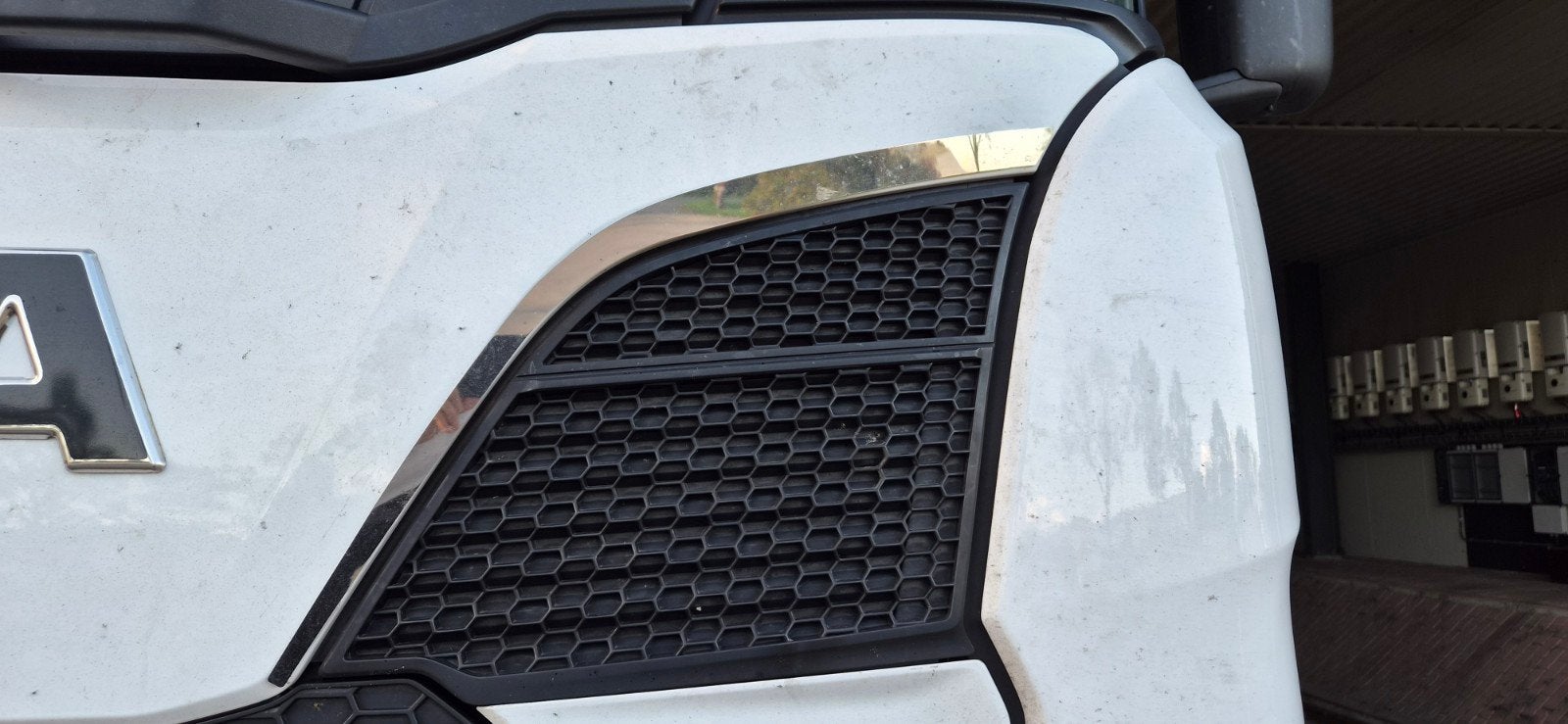 RVS sierlijsten grille Scania, Ophalen of Verzenden, Scania, Carrosserie en Plaatwerk