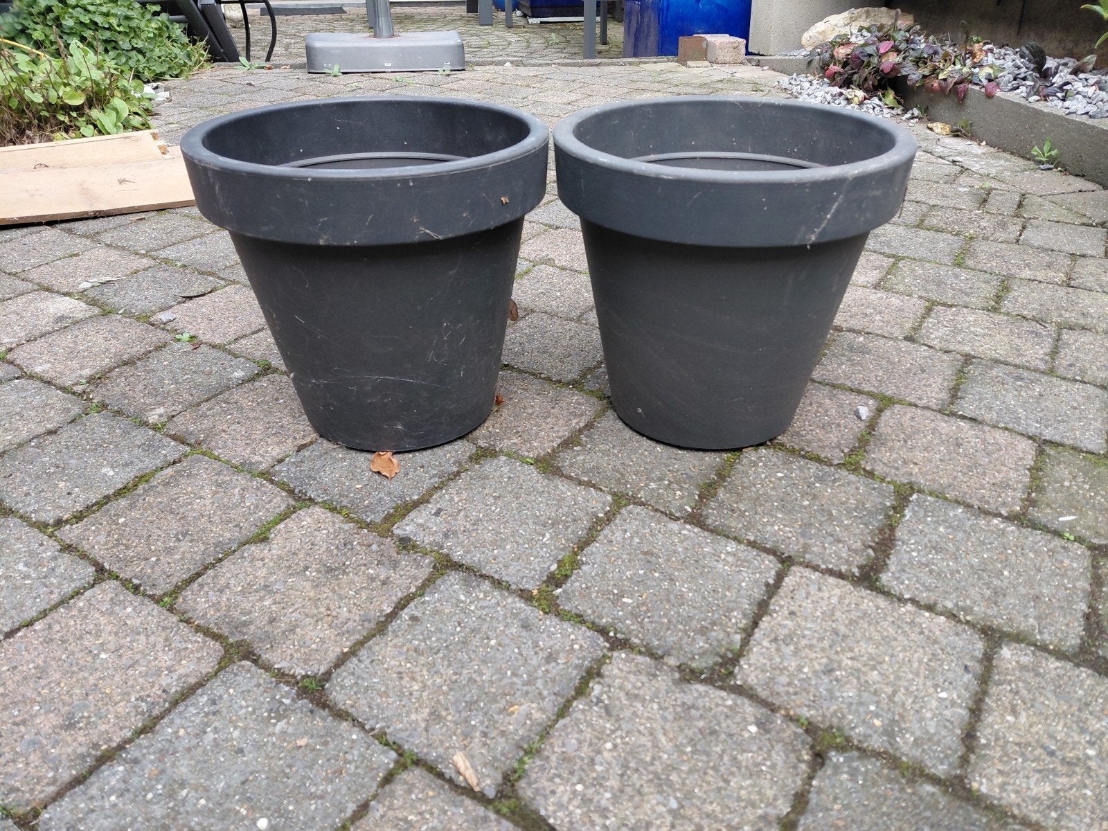2 zwarte kunststof plantenbakken, H 26cm, D 28,5cm, Tuin en Terras, Kunststof, Gebruikt, Minder dan 40 cm, Ophalen