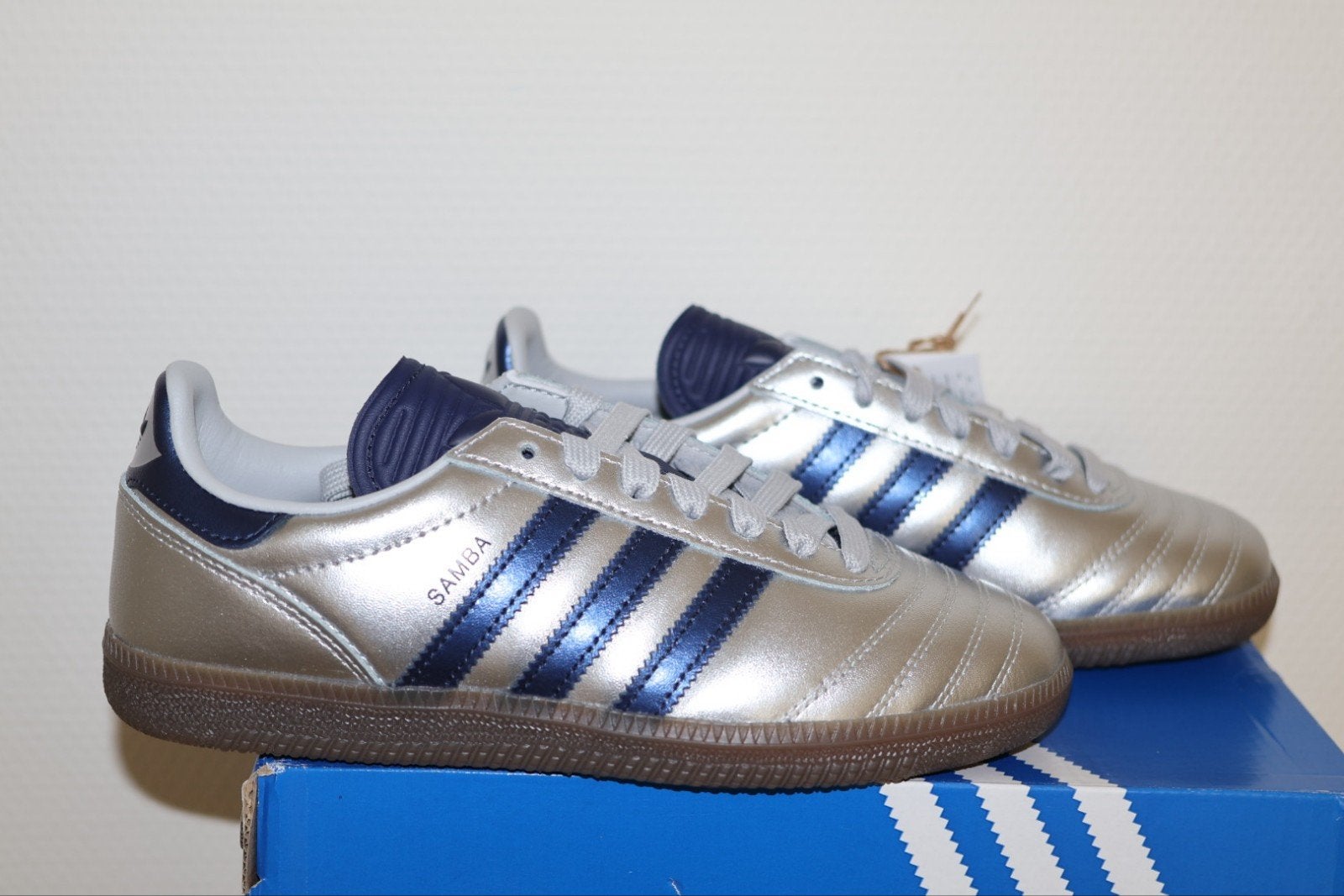 Adidas Samba sneakers zilver/donkerblauw maat 37 1/3 nieuw, Kleding | Dames, Schoenen, Adidas, NL, Nieuw, Ophalen of Verzenden