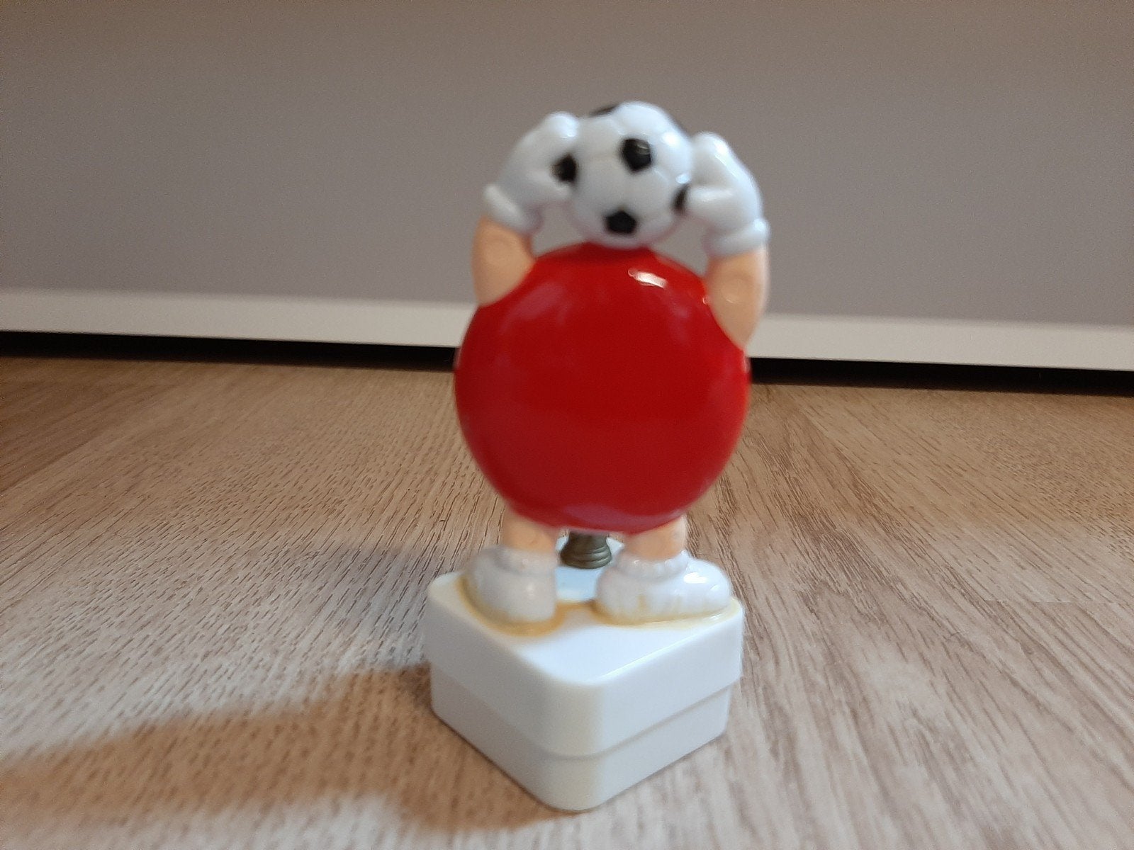 M&M poppetje voetbal WK 8 cm, Verzamelen, Poppetjes en Figuurtjes, Ophalen of Verzenden